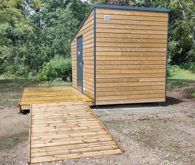 Hébergement en cabane accessible aux PMR au lac des Settons, Morvan