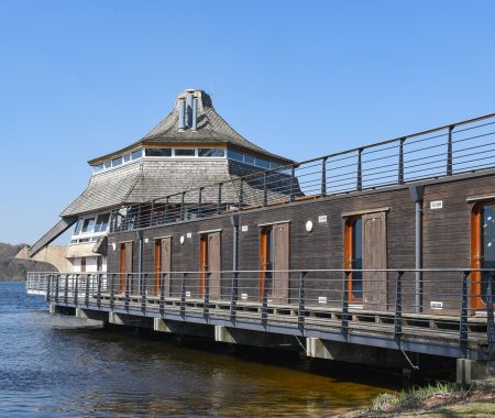Hébergement dans une chambre cabine, au dessus du lac des Settons, Morvan