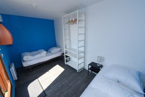 Hébergement dans une chambre cabine, au dessus du lac des Settons, Morvan