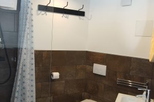 Hébergement suspendu à vue panoramique au dessus du lac des Settons, Morvan