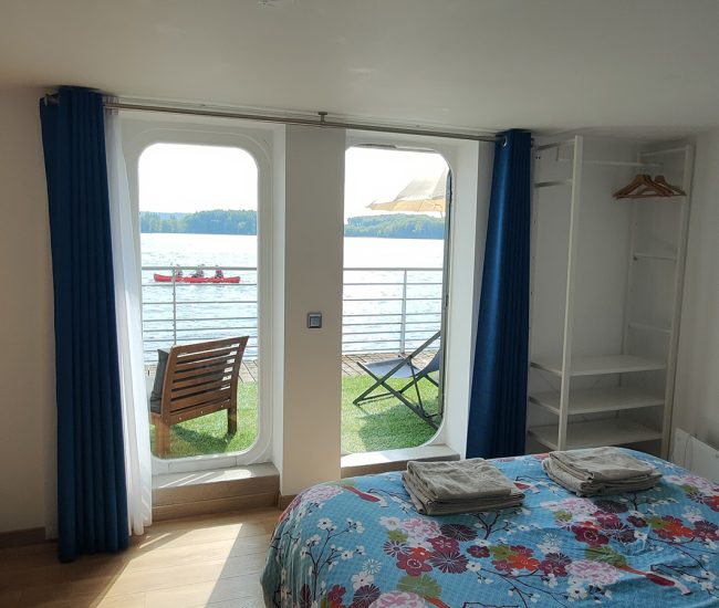 Hébergement suspendu à vue panoramique au dessus du lac des Settons, Morvan