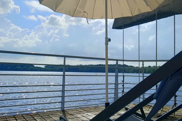 Hébergement suspendu à vue panoramique au dessus du lac des Settons, Morvan