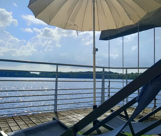 Hébergement suspendu à vue panoramique au dessus du lac des Settons, Morvan