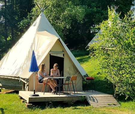 Hébergement en Tipi au lac des Settons, Morvan