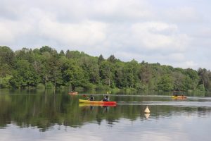 Location de canoë sur le lac des Settons, Morvan