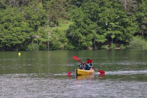 Location de canoë sur le lac des Settons, Morvan