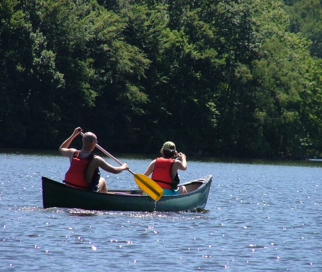 Location de canoë sur le lac des Settons, Morvan