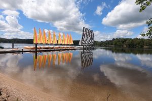 Location de Catamaran sur le lac des Settons, Morvan