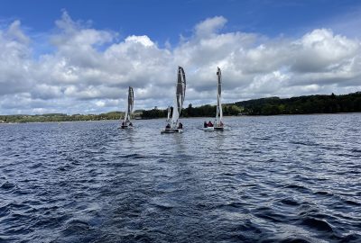 Location de Catamaran sur le lac des Settons, Morvan