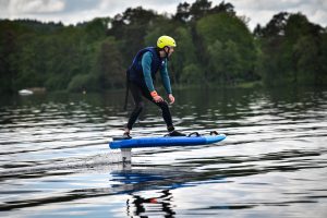 Location Efoil, surf électrique, sur le lac des Settons, Morvan
