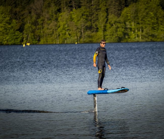 Location Efoil, surf électrique, sur le lac des Settons, Morvan