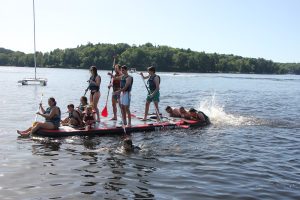 Location de paddle sur le lac des Settons, Morvan
