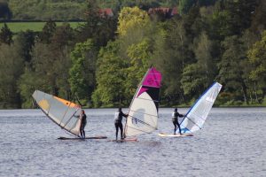 Location de planche à voile au lac des Settons, Morvan