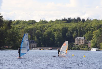Location de planche à voile au lac des Settons, Morvan