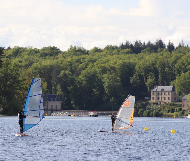 Location de planche à voile au lac des Settons, Morvan
