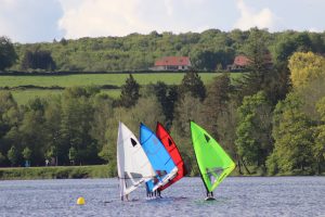 Location de planche à voile au lac des Settons, Morvan