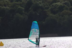 Location de planche à voile au lac des Settons, Morvan