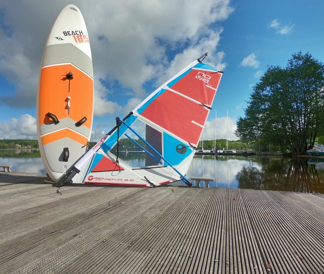 Location de planche à voile au lac des Settons, Morvan